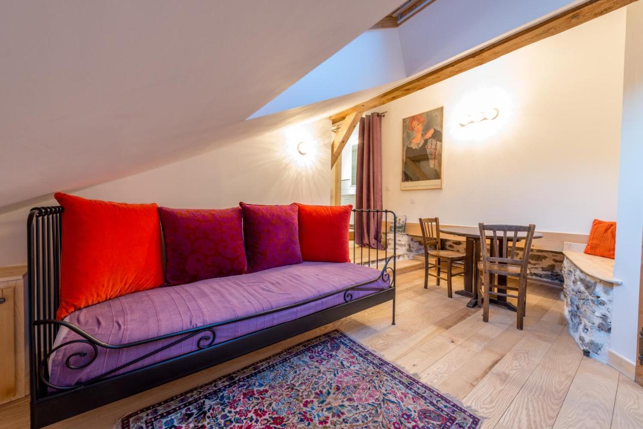 Au Cheval Blanc - Appartements Et Chambres D'Hotes Албервил Екстериор снимка