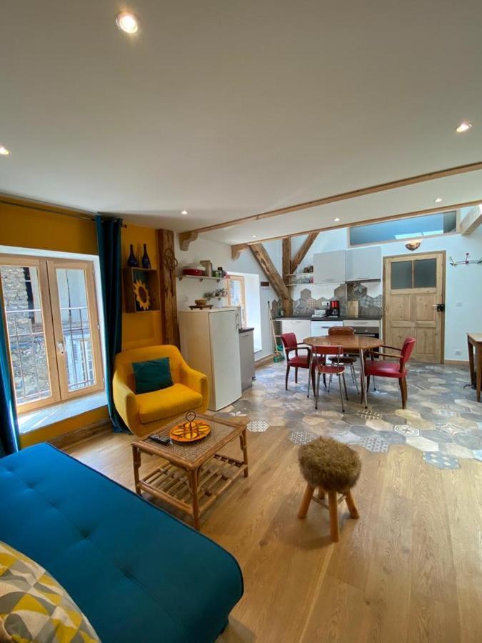 Au Cheval Blanc - Appartements Et Chambres D'Hotes Албервил Екстериор снимка