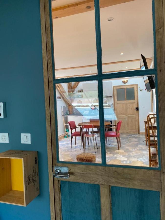 Au Cheval Blanc - Appartements Et Chambres D'Hotes Албервил Екстериор снимка