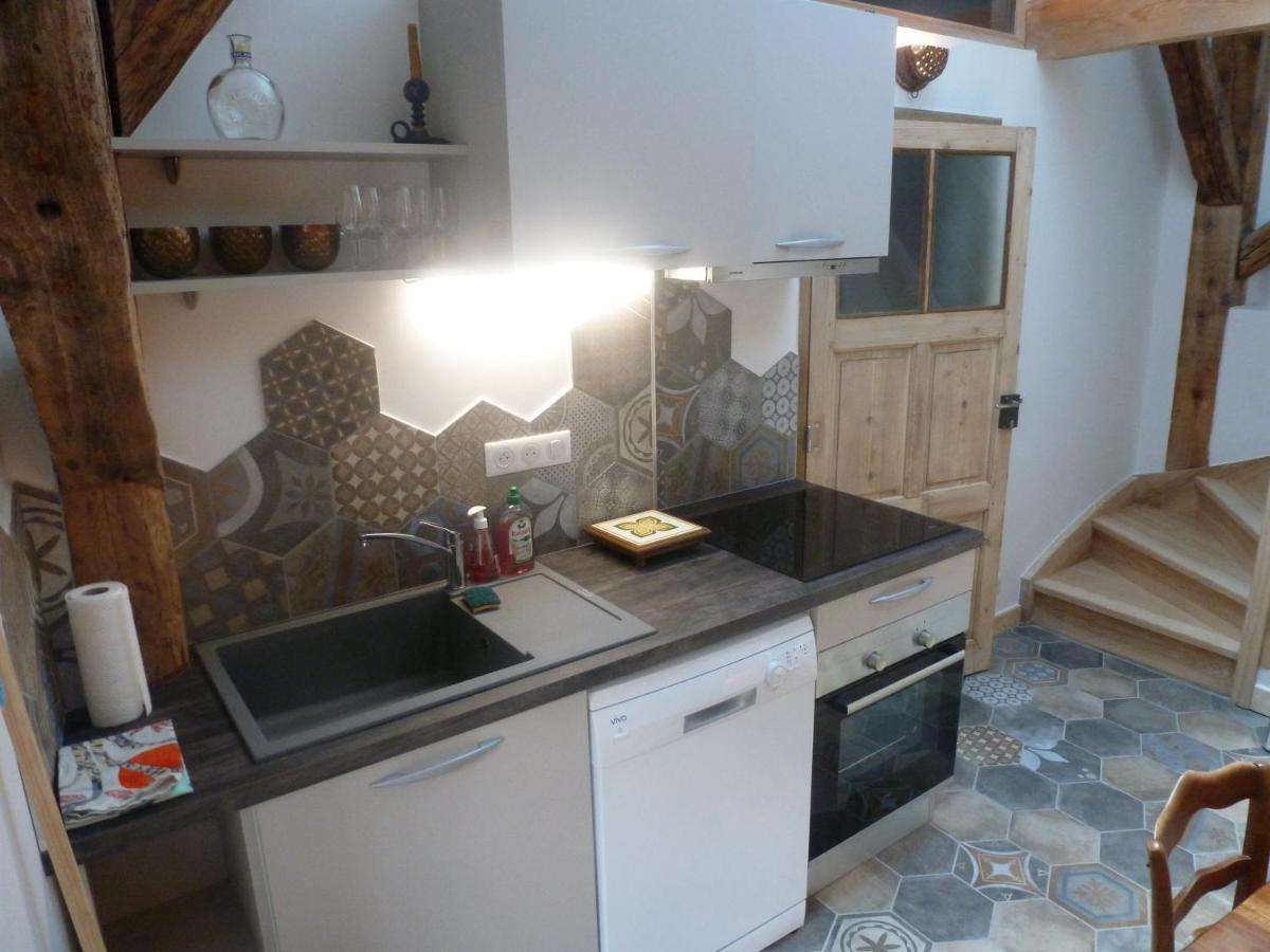 Au Cheval Blanc - Appartements Et Chambres D'Hotes Албервил Екстериор снимка