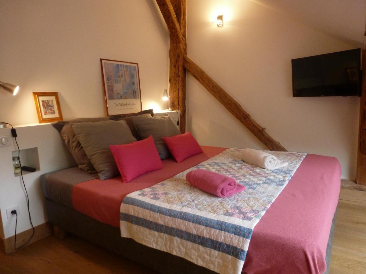 Au Cheval Blanc - Appartements Et Chambres D'Hotes Албервил Екстериор снимка