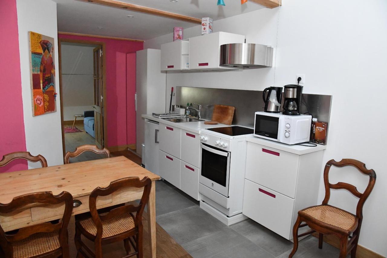 Au Cheval Blanc - Appartements Et Chambres D'Hotes Албервил Екстериор снимка