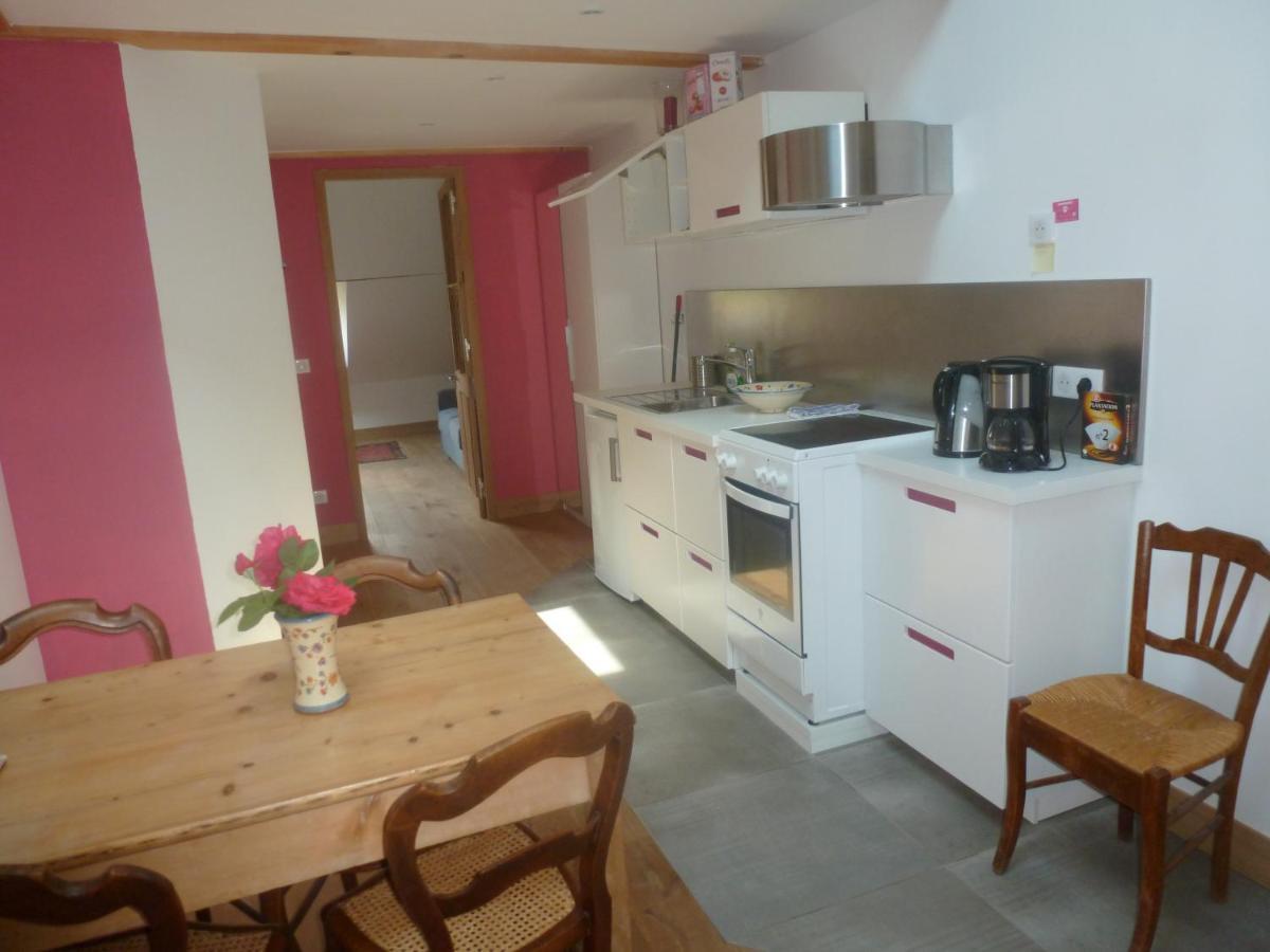 Au Cheval Blanc - Appartements Et Chambres D'Hotes Албервил Екстериор снимка