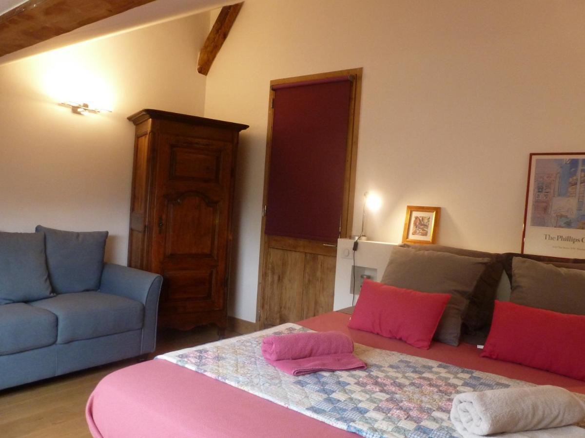Au Cheval Blanc - Appartements Et Chambres D'Hotes Албервил Екстериор снимка
