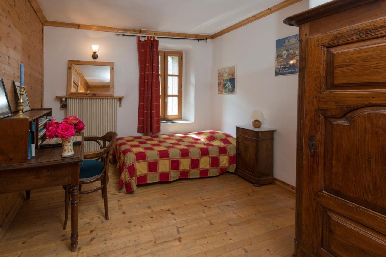 Au Cheval Blanc - Appartements Et Chambres D'Hotes Албервил Екстериор снимка